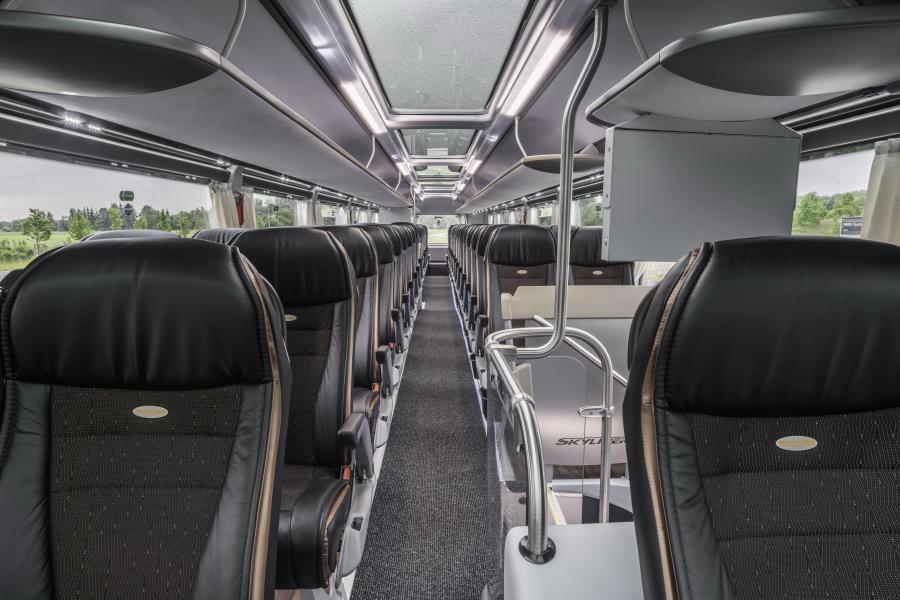 Интерьер Neoplan Skyliner 2015 года  (фото 22 из 22)